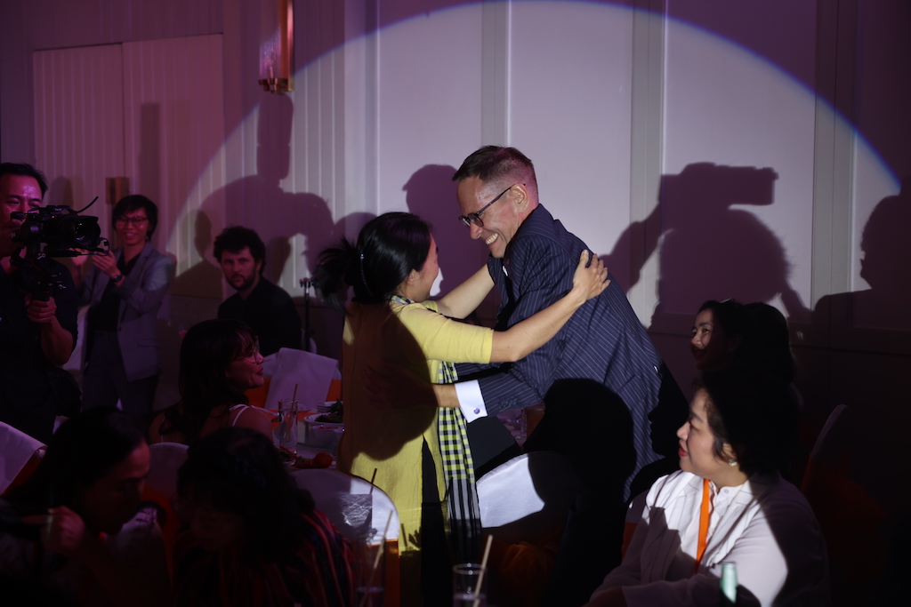 Mentor Jurriaan and Van's ecstatic reaction after winning the first prize